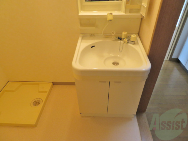 洗面設備　忙しい朝の味方、独立洗面台があるのは嬉しいですね。