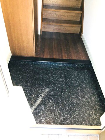 玄関　※同タイプの部屋写真です
