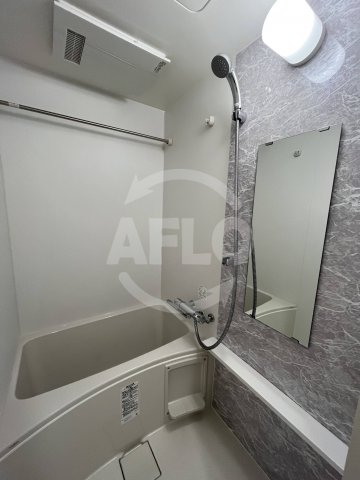 バス・シャワールーム　エスリード弁天町クレール　バスルーム