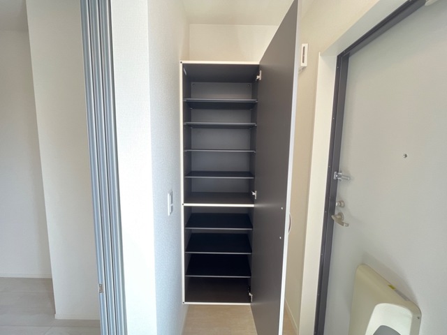 玄関　建築中ですので同施工会社のイメージ写真です。
