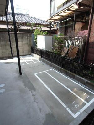 駐車場　?