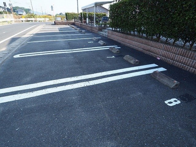 バルコニー　駐車スペースもあります