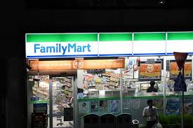 コンビニ　ファミリーマート玉川三丁目店（コンビニ）まで377m