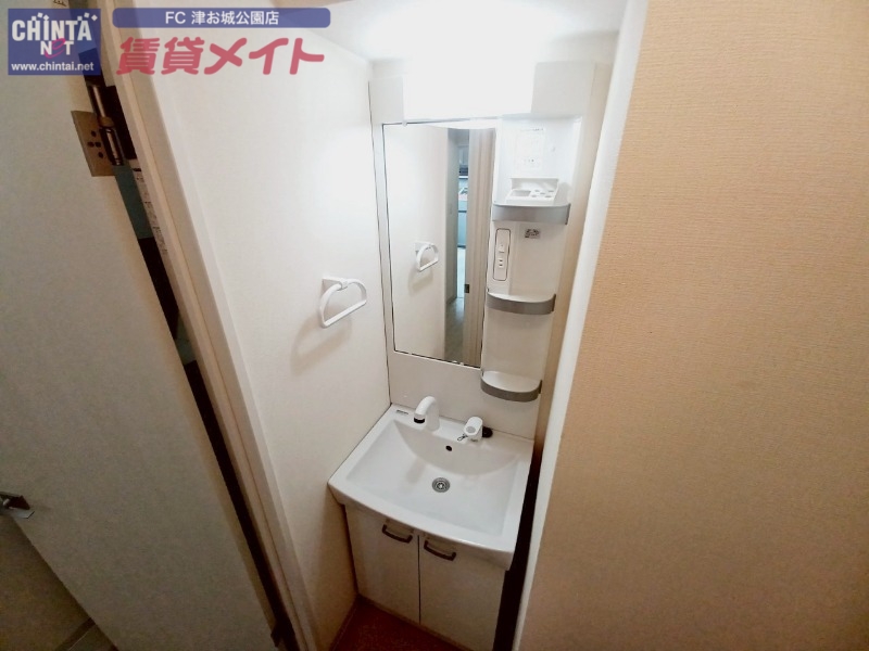洗面設備　別部屋参考写真です