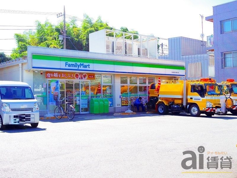 コンビニ　ファミリーマート小金井北大通り店（コンビニ）まで560m