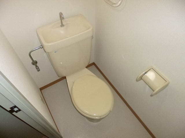 トイレ　異なるフロアの室内写真です