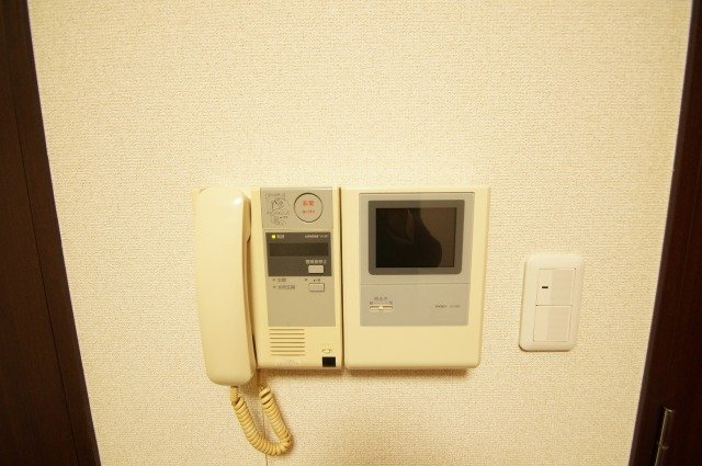 セキュリティ　来訪者が確認できる女性に安心の「TVモニターホン」