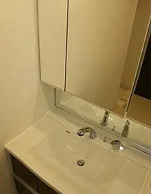 洗面設備　ゆったりとスペースのある洗面所