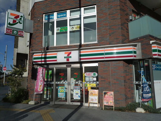 コンビニ　セブンイレブン 荒川千住大橋店（コンビニ）まで133m