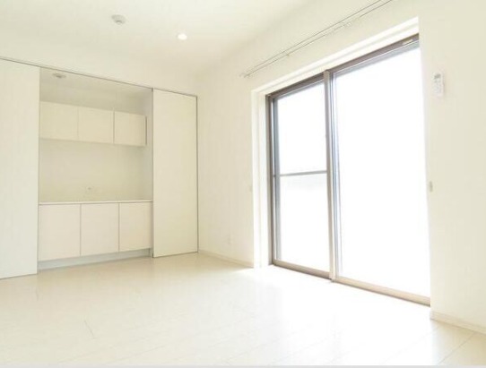 居室・リビング　収納スペースたっぷりのお部屋です