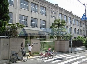 小学校　大阪市立巽小学校（小学校）まで443m