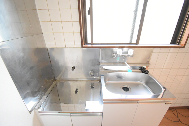 キッチン　別部屋参考写真、現況優先になります。