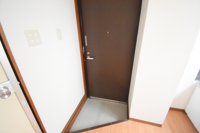 玄関　別部屋参考写真、現況優先になります。