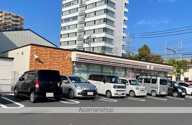 コンビニ　セブンイレブン（コンビニ）まで750m