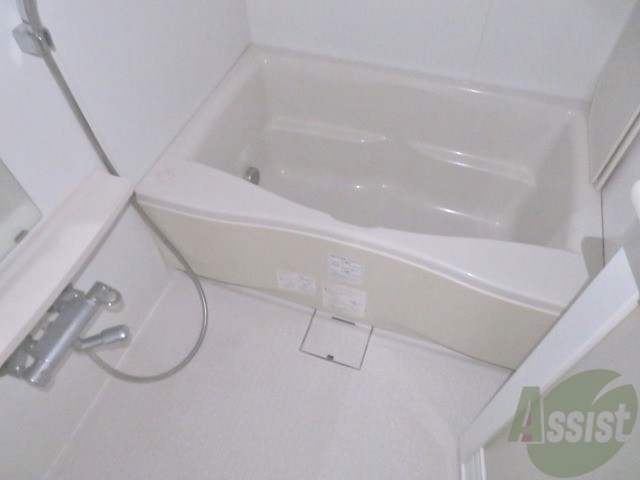 バス・シャワールーム　バス・トイレ別でお掃除しやすいですよ～。