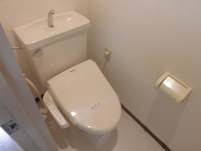 トイレ　前回募集時の写真です。現況優先
