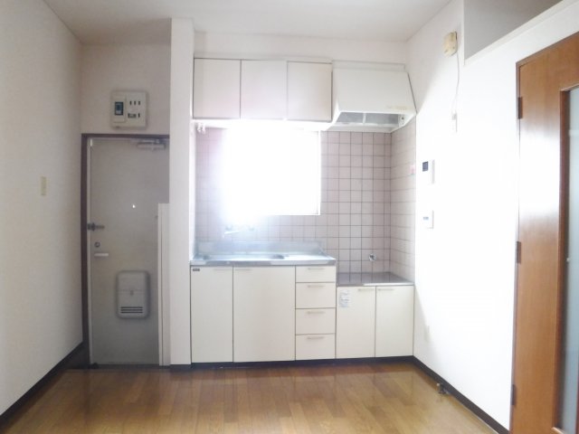 キッチン　他のお部屋の参考写真となります。
