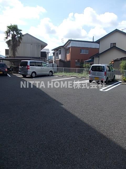 駐車場　近隣に駐車場があります◆