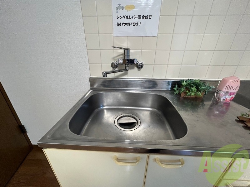 洗面設備　キッチンのシンクはピカピカで掃除意欲が湧いてきそう！