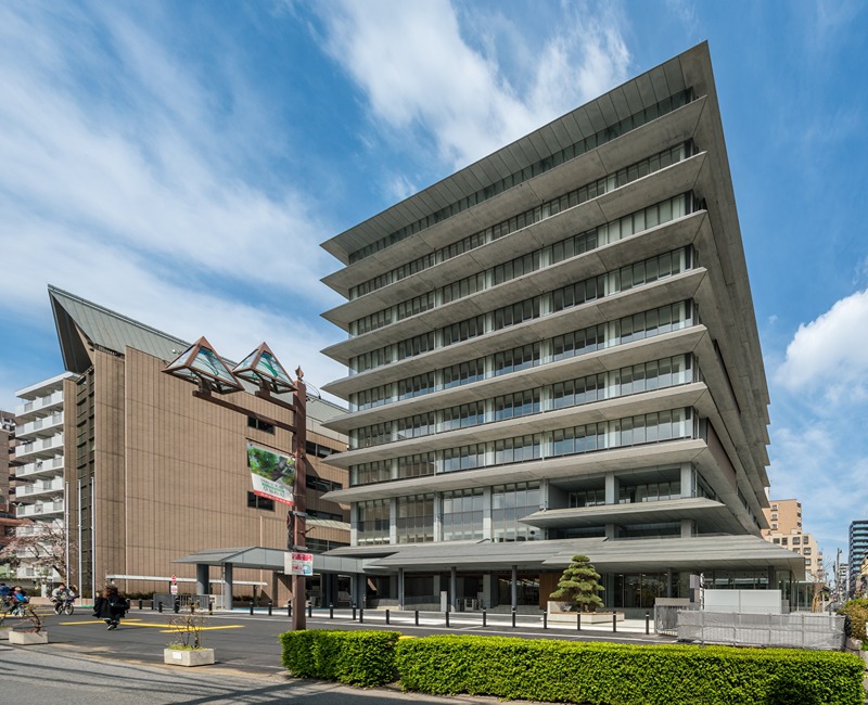役所　草加市役所（本庁舎）（役所）まで704m