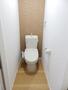 トイレ　落ち着いた色調のトイレです