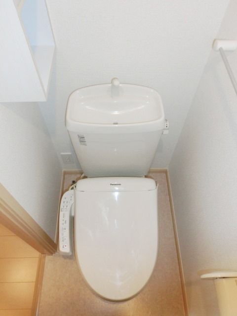 トイレ　温水洗浄便座付き