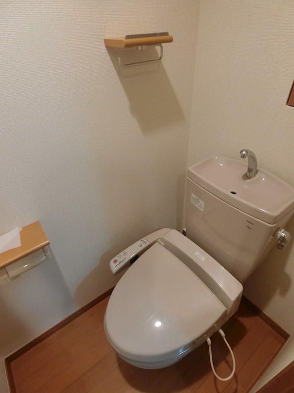 トイレ　同仕様参考写真