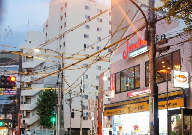 飲食店　ジョナサン中野弥生町店（飲食店）まで677m