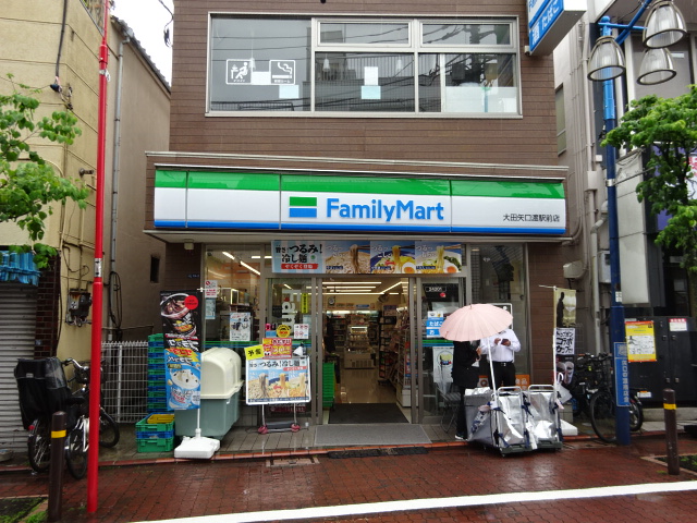コンビニ　ファミリーマート大田矢口渡駅前店（コンビニ）まで393m