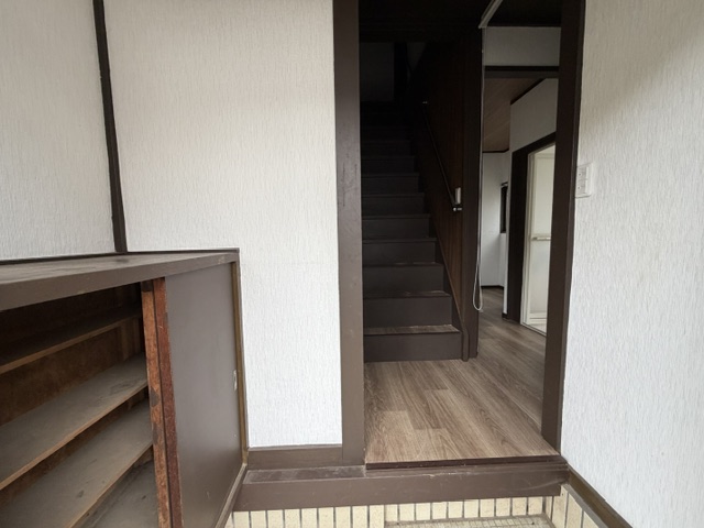 四都野台貸家の玄関写真