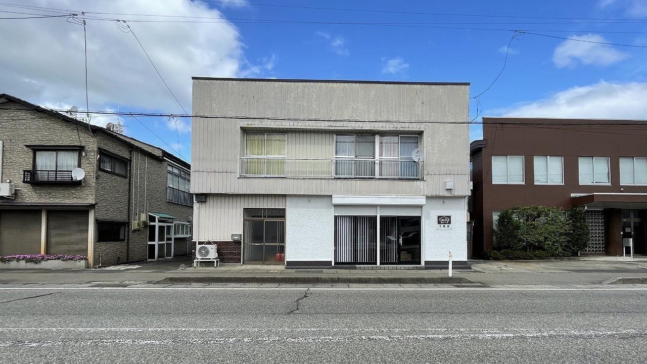 建物外観　＜建物外観＞