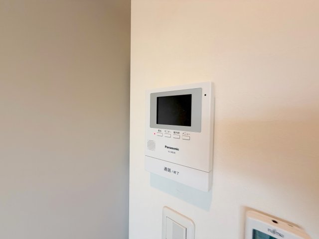 セキュリティ　TVモニターホンで来客が誰か確認してから開けて下さいね