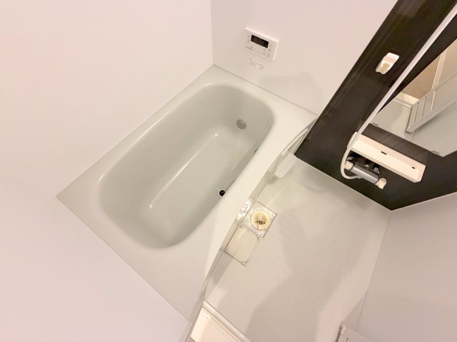 バス・シャワールーム　広めのお風呂は一日の疲れを癒してくれます。