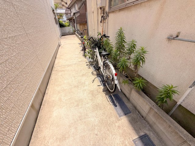 駐車場　敷地内には入居者専用の駐輪スペースもあります。