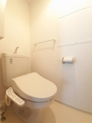 トイレ　清潔感のあるトイレです