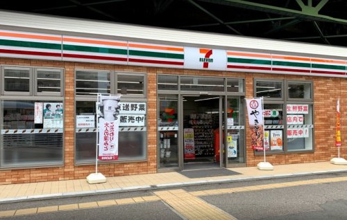 コンビニ　セブンイレブン 京急ST大森海岸店（コンビニ）まで321m