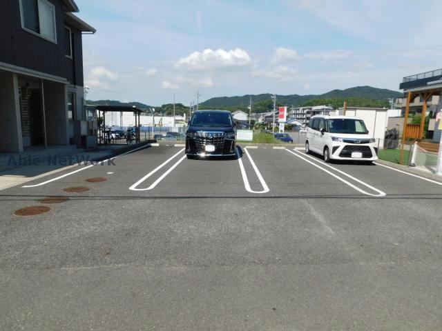 駐車場　駐車場