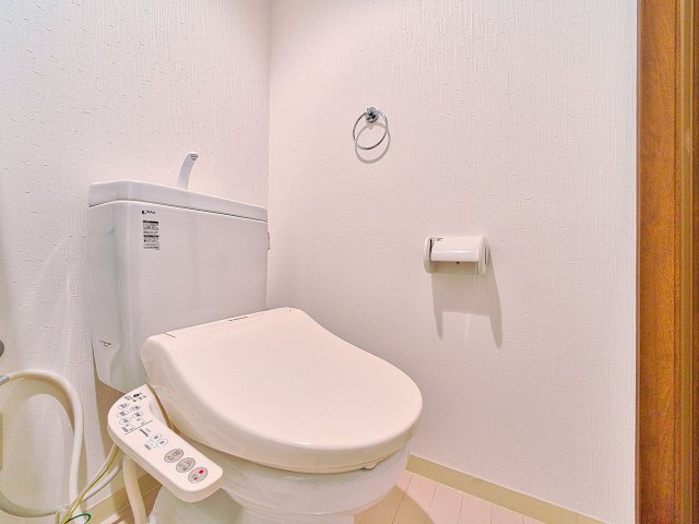 トイレ　温水便座付のトイレ