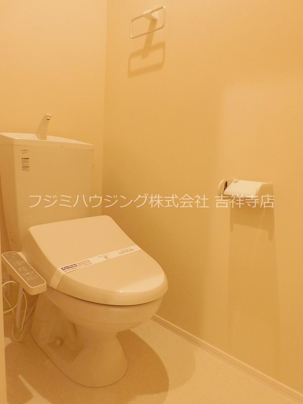 トイレ　別号室参考写真です。