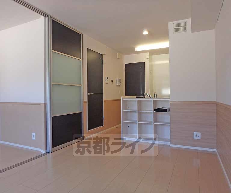 居室・リビング　自然豊かなエリアにある建物の最上階・角部屋です。