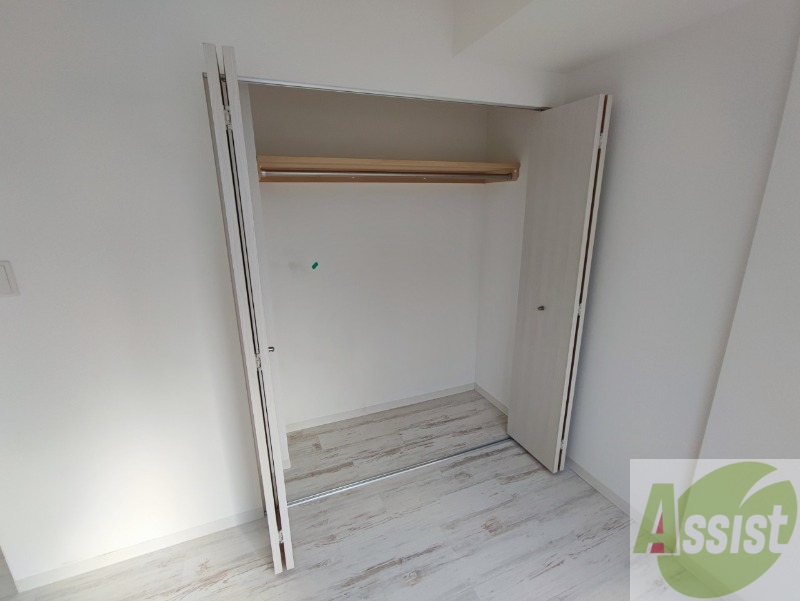 収納　寝室の収納です。部屋がすっきり片付きます。