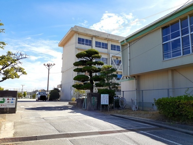 小学校　福山市立緑丘小学校（小学校）まで450m