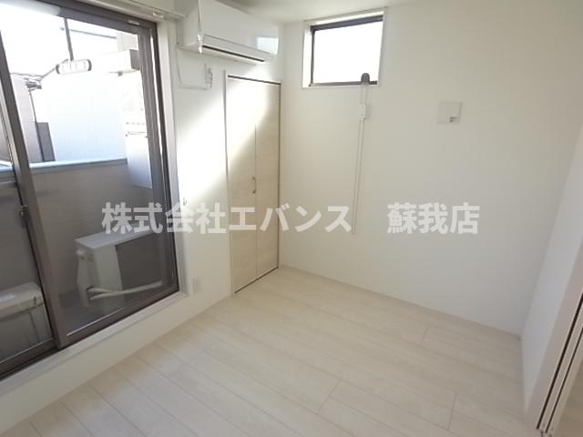 その他部屋・スペース　落ち着いた色調の寝室です