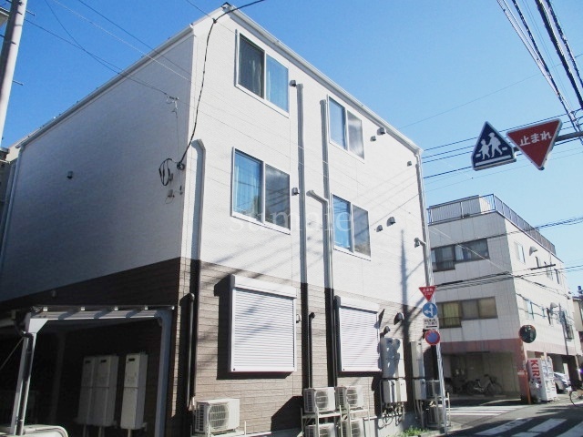 建物外観　木造3階建ての物件です☆