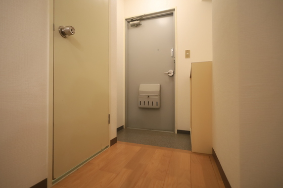玄関　※別号室の写真です