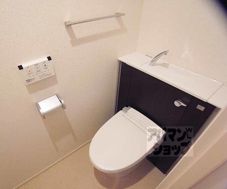 トイレ　ウォシュレット付き