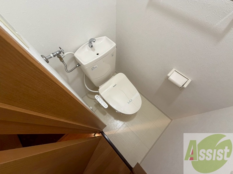 トイレ　こちらはトイレです。清潔感があり、安心して使用できます。