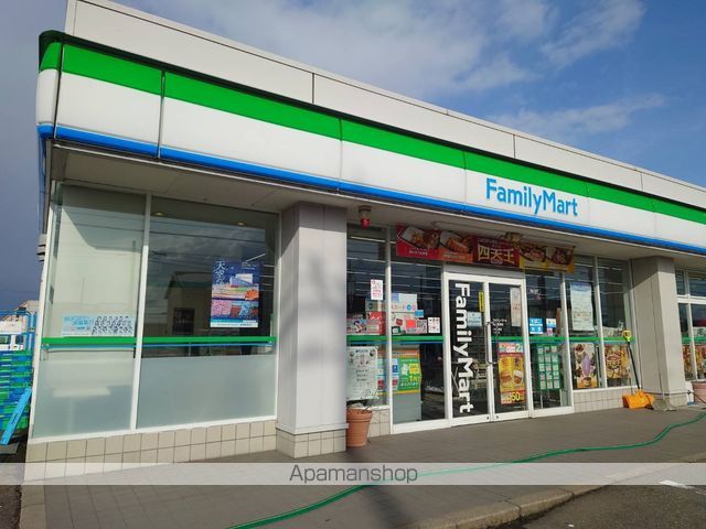 コンビニ　ファミリーマート高岡姫野店（コンビニ）まで920m