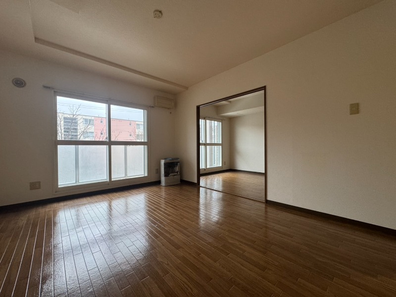 居室・リビング　広くてキレイなお部屋が広がっていて、充実した生活が送れそう。