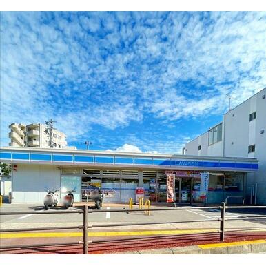コンビニ　ローソン 長崎高尾町店（コンビニ）まで666m